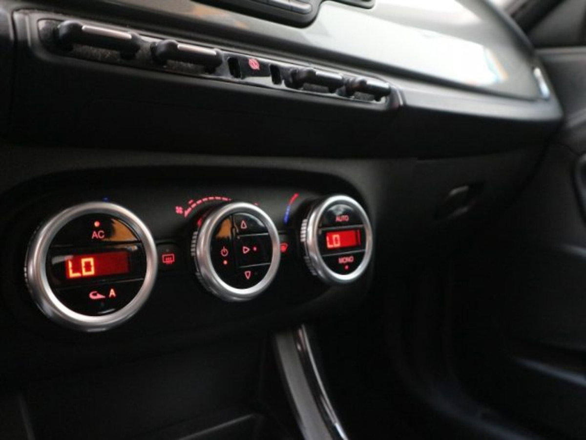 Alfa Romeo Giulietta 1.6 JTDm-2 Distinctive (13)
