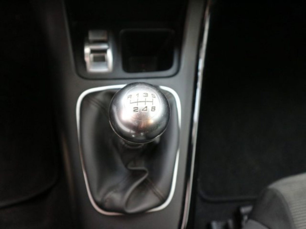 Alfa Romeo Giulietta 1.6 JTDm-2 Distinctive (14)