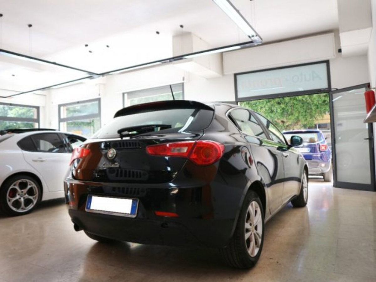 Alfa Romeo Giulietta 1.6 JTDm-2 Distinctive (5)