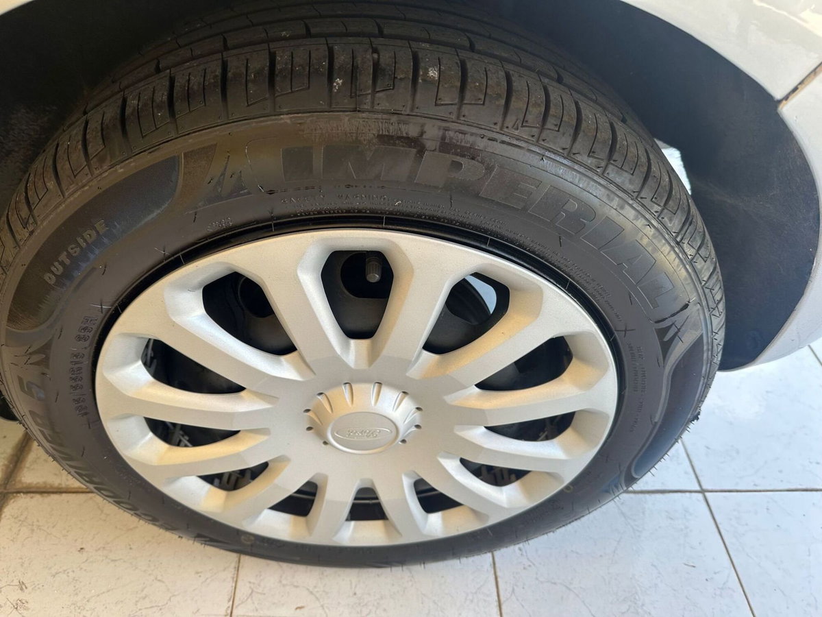 Ford Fiesta Plus 1.5 TDCi 75CV 5 porte (14)