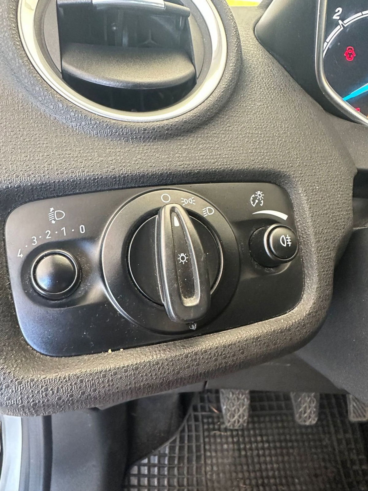 Ford Fiesta Plus 1.5 TDCi 75CV 5 porte (16)