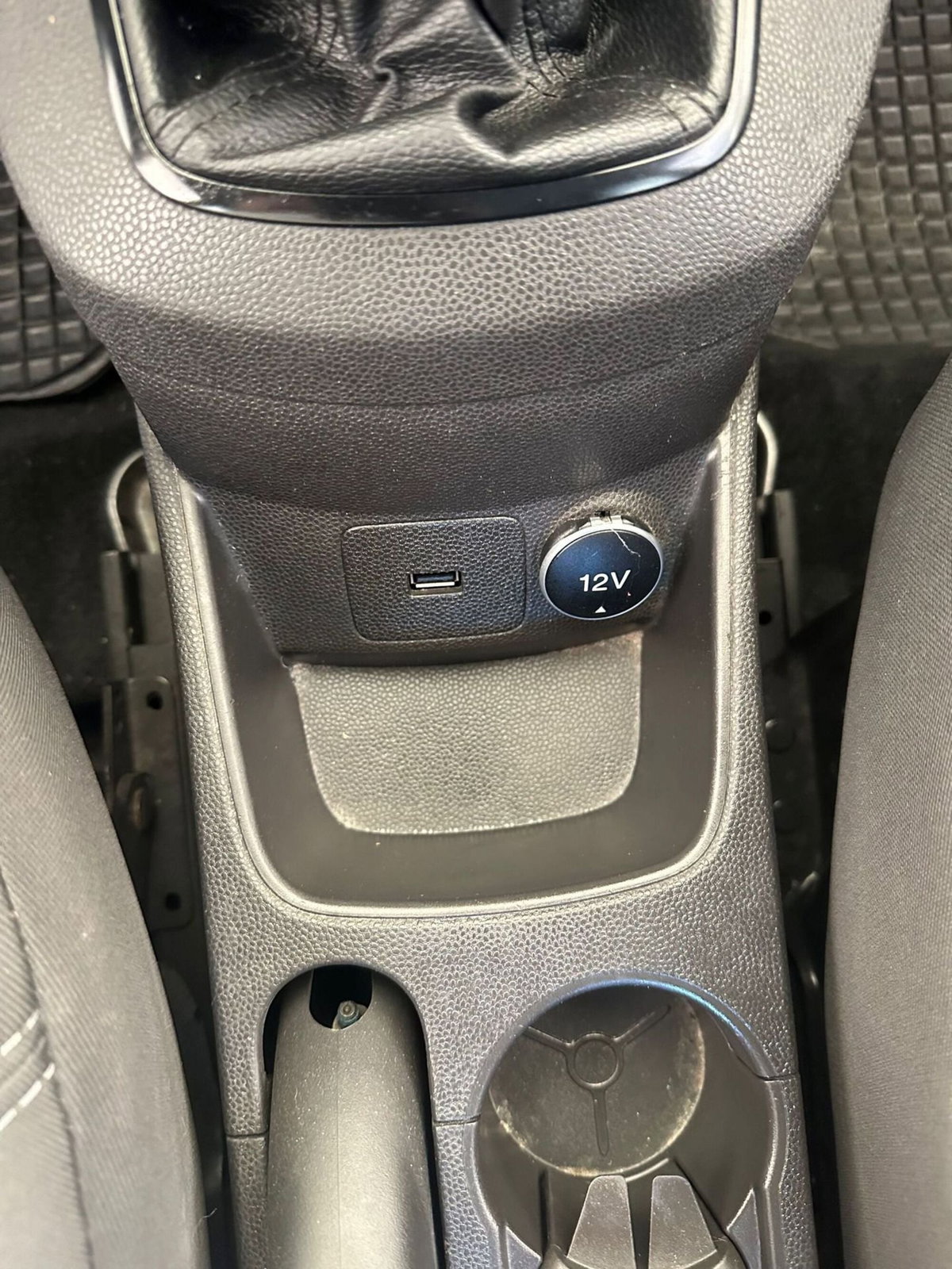 Ford Fiesta Plus 1.5 TDCi 75CV 5 porte (20)