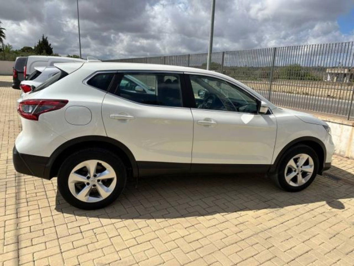 Nissan Qashqai 1.5 dCi Business (3)