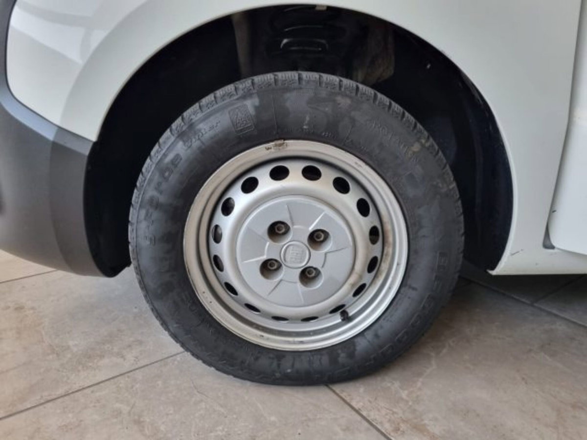 Fiat Fiorino 1.3 MJT 80CV Combi Semi SX (19)