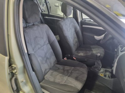 Dacia Sandero 1.5 dCi 85CV Lauréate (10)