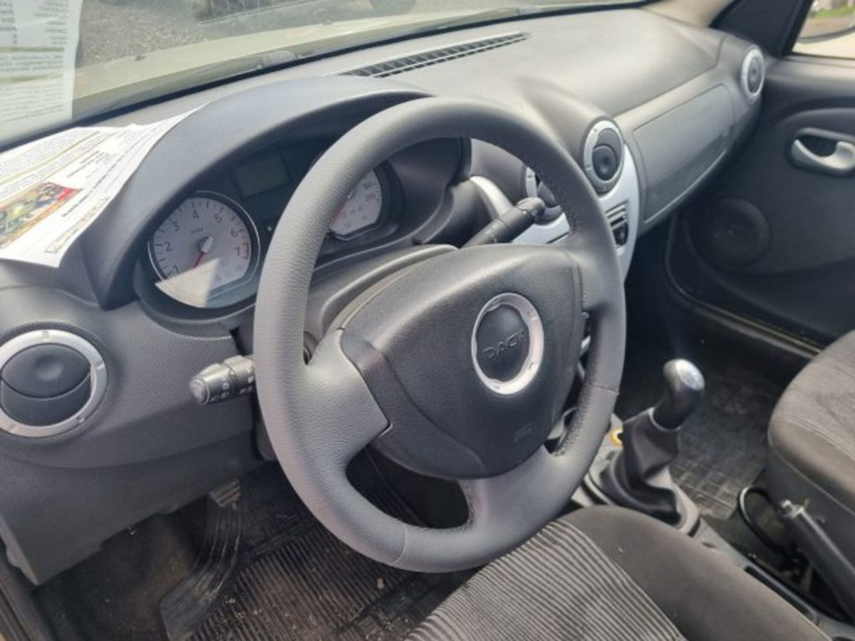 Dacia Sandero 1.5 dCi 85CV Lauréate (12)