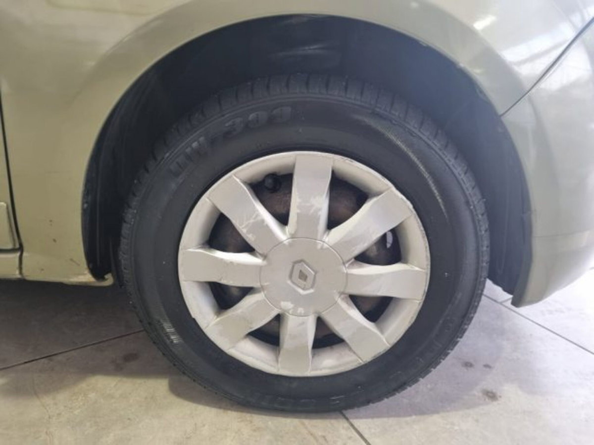 Dacia Sandero 1.5 dCi 85CV Lauréate (6)
