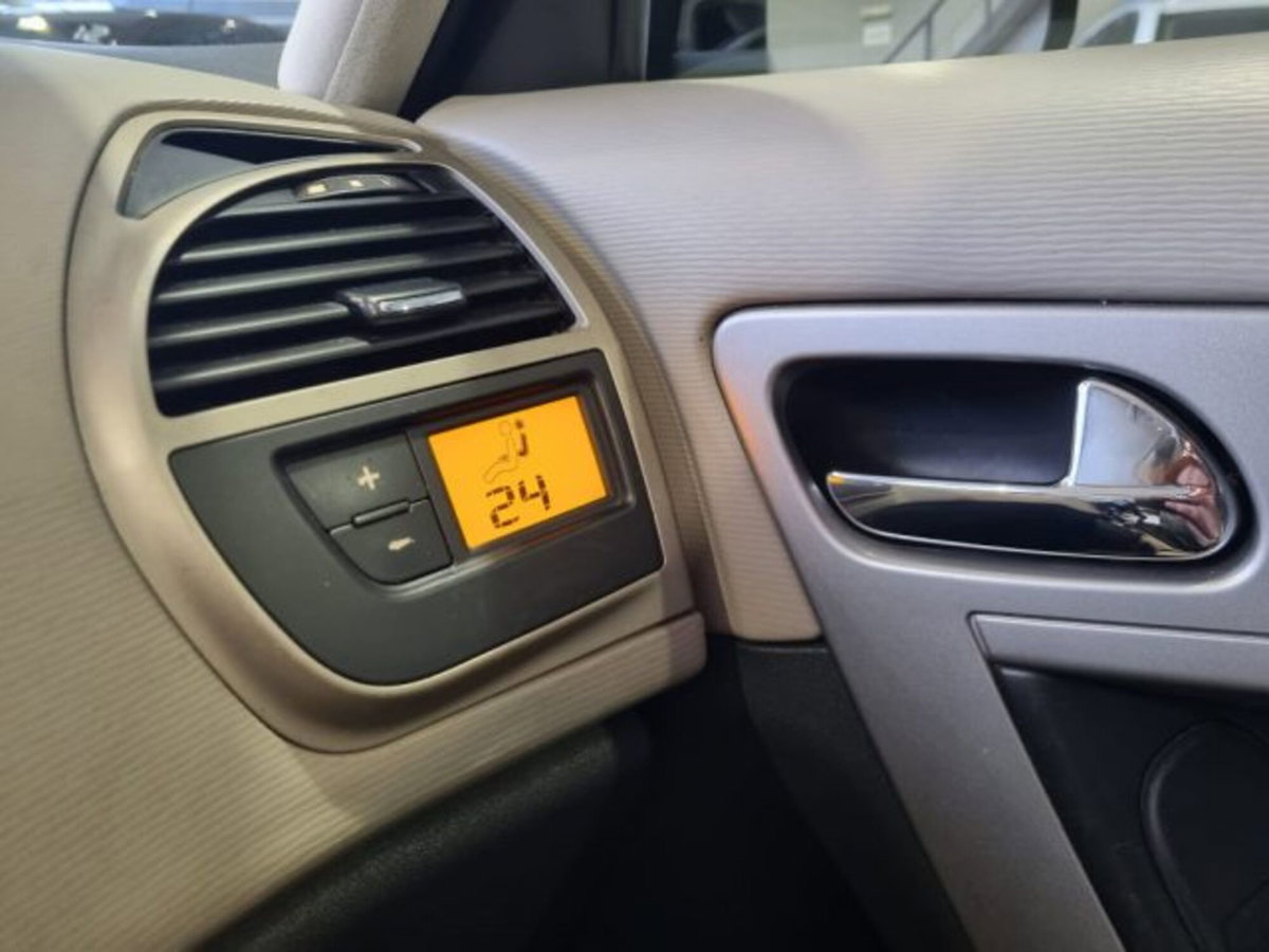 Citroen C4 Picasso 1.6 HDi 110 FAP Elegance (10)
