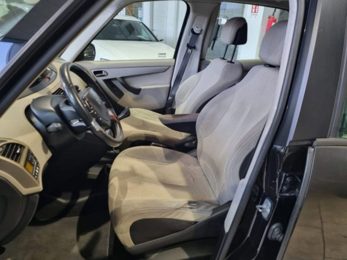 Citroen C4 Picasso 1.6 HDi 110 FAP Elegance (7)