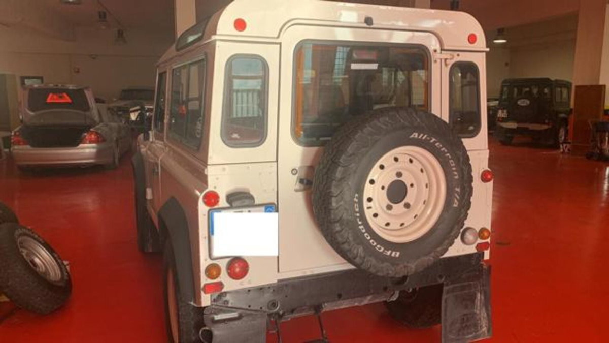 Land Rover Defender 110 2.5 Td5 cat Hard-Top (2)