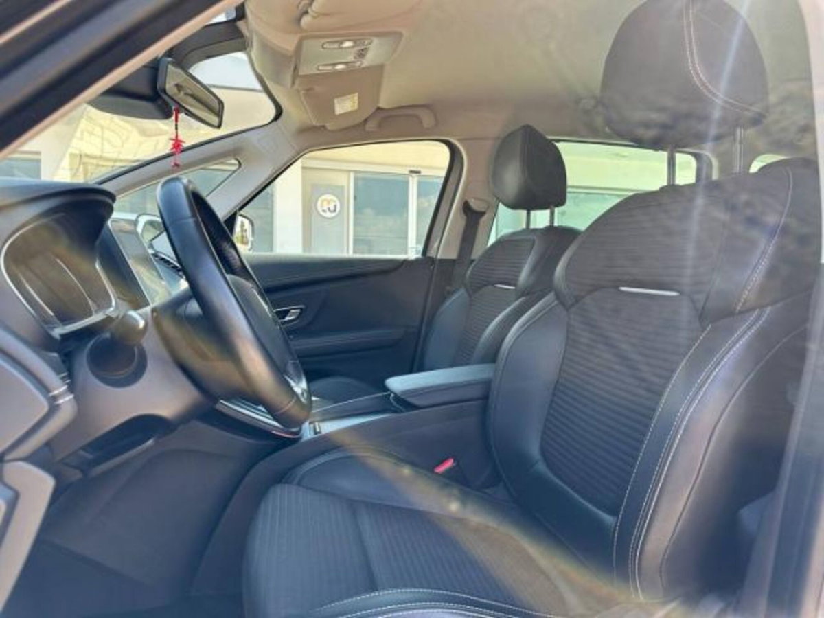 Renault Grand Scénic 1.5 dci energy Intens 110cv edc (10)