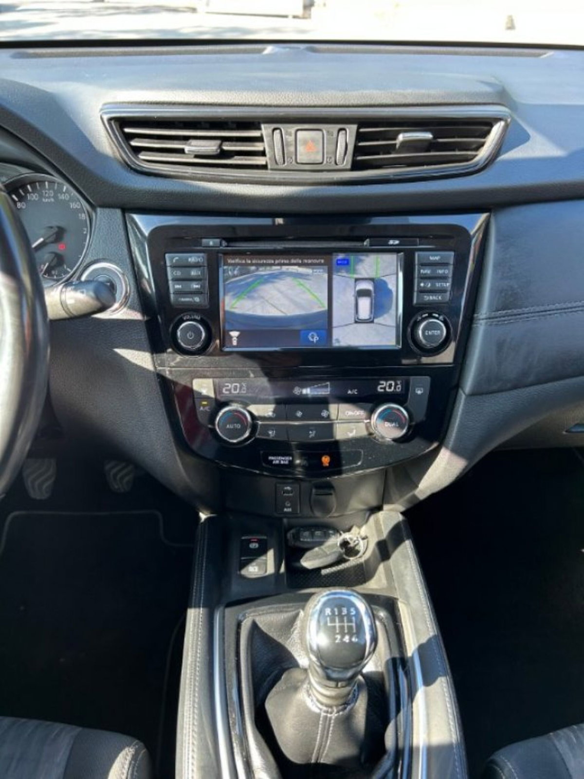 Nissan X-Trail 2.0 dCi 4WD N-Connecta (2)