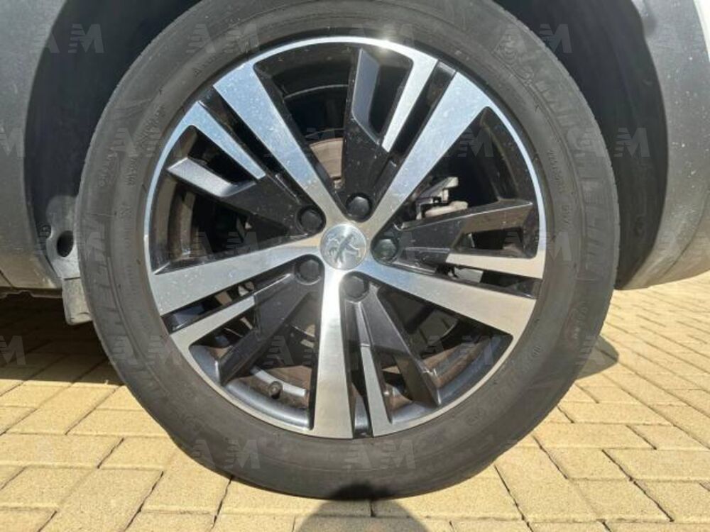 Peugeot 3008 BlueHDi 130 S&S EAT8 Business (13)