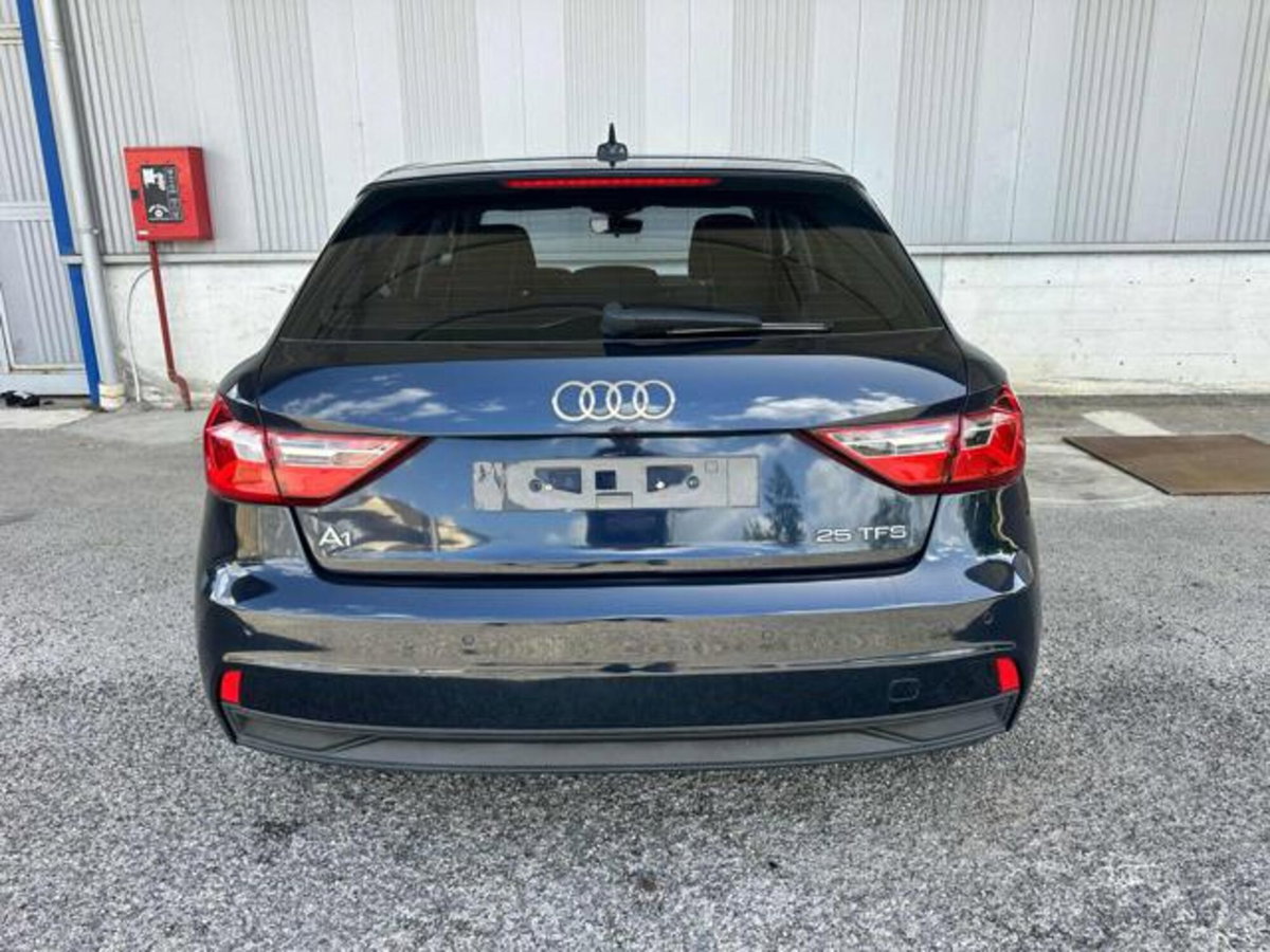 Audi A1 Sportback Sportback 25 1.0 tfsi Business (8)