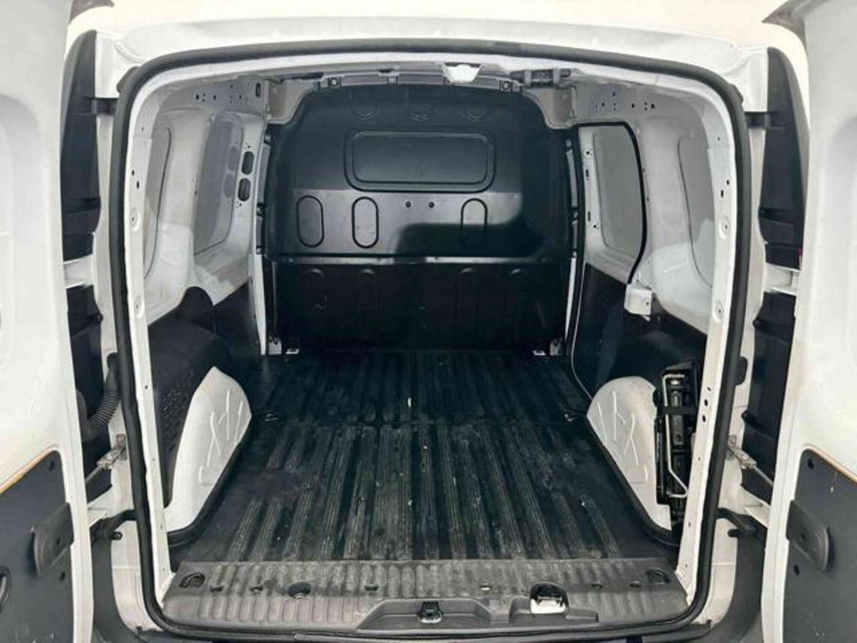 Renault Kangoo 1.5 dCi 75CV F.AP. 3p. Express Compact (8)