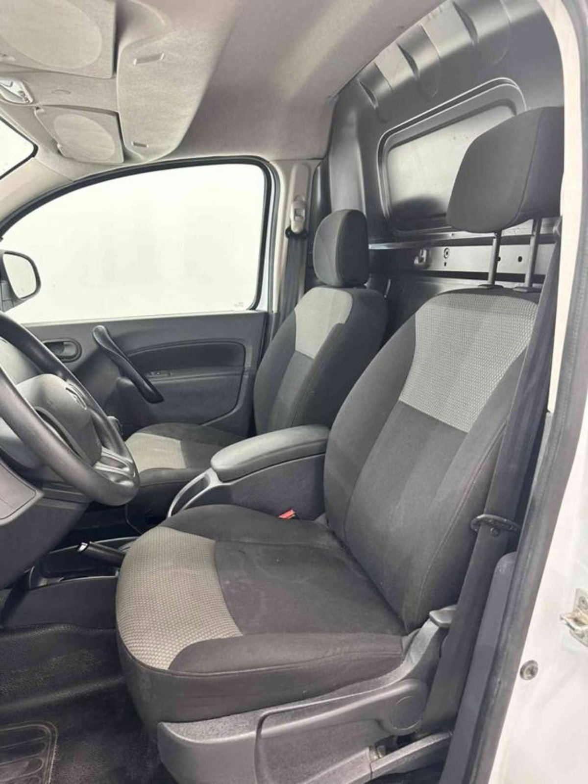 Renault Kangoo 1.5 dCi 75CV F.AP. 3p. Express Compact (9)