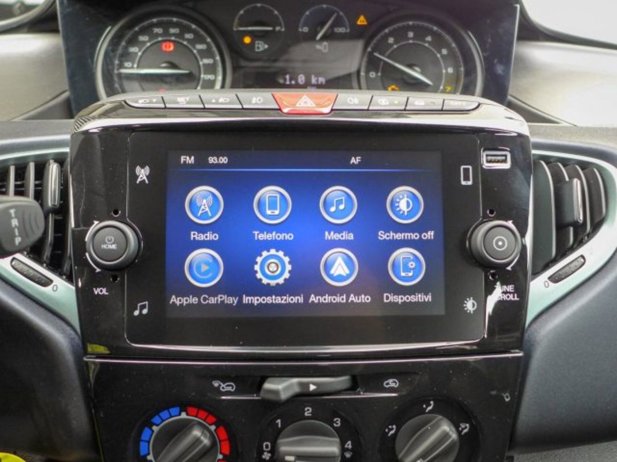 Lancia Ypsilon 1.0 FireFly 5 porte S&S Hybrid Ecochic Gold (11)