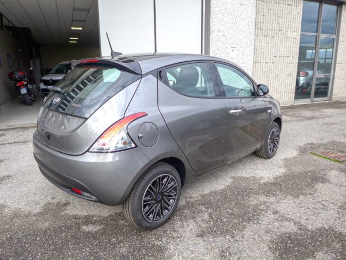 Lancia Ypsilon 1.0 FireFly 5 porte S&S Hybrid Ecochic Gold (3)