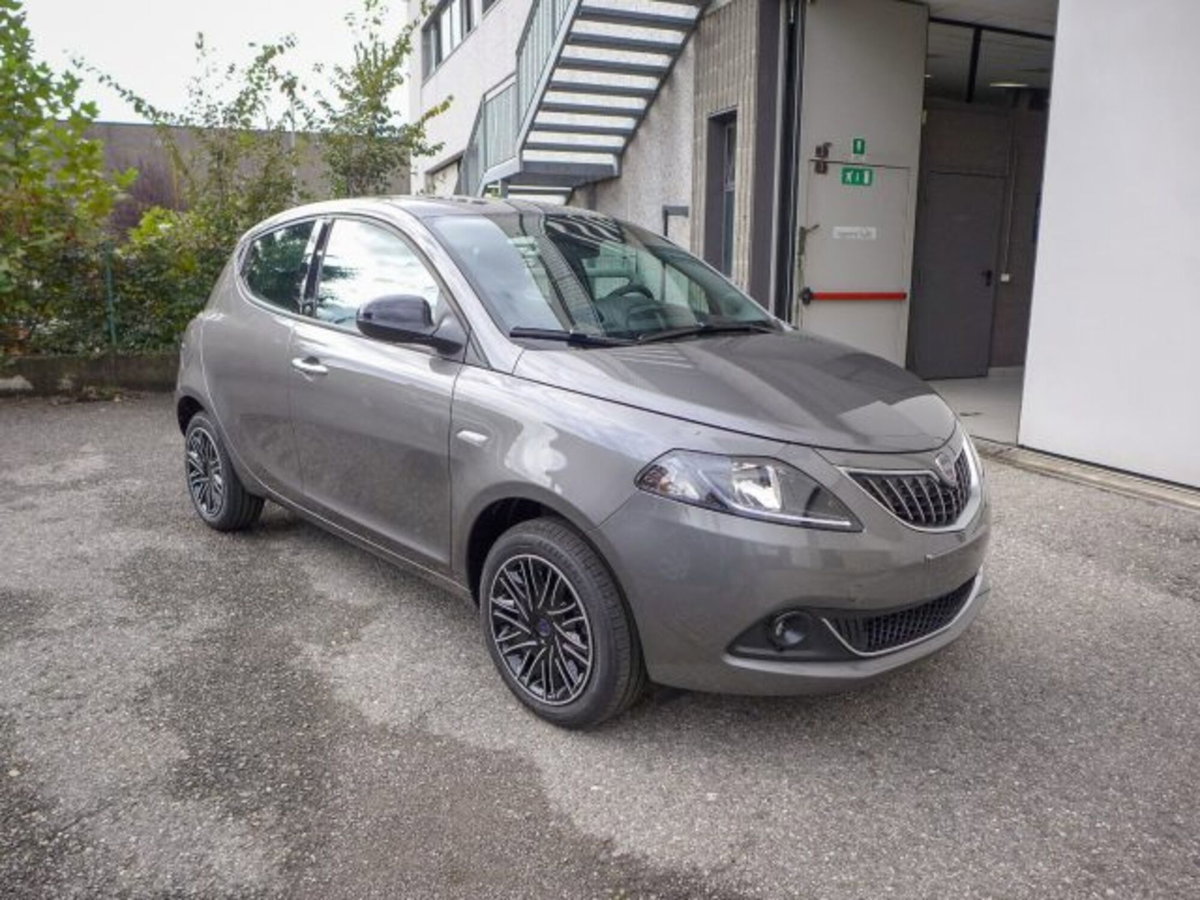 Lancia Ypsilon 1.0 FireFly 5 porte S&S Hybrid Ecochic Gold (4)