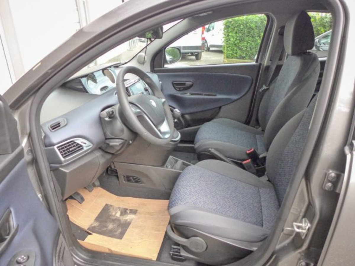 Lancia Ypsilon 1.0 FireFly 5 porte S&S Hybrid Ecochic Gold (8)