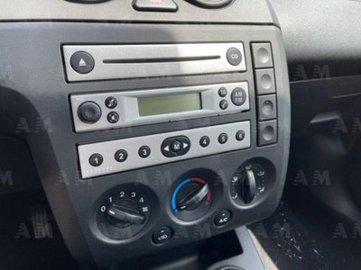 Ford Fiesta 1.4 TDCi 5p. Ghia (12)
