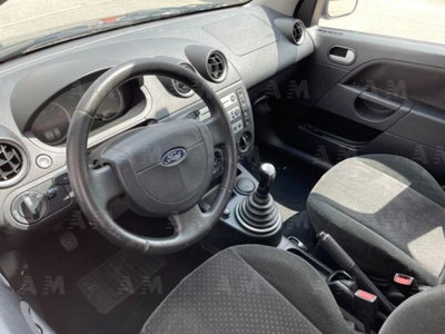 Ford Fiesta 1.4 TDCi 5p. Ghia (9)