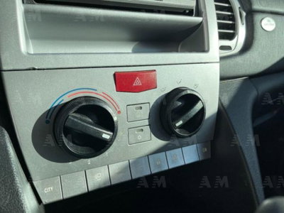 Lancia Ypsilon 1.2 Argento (14)