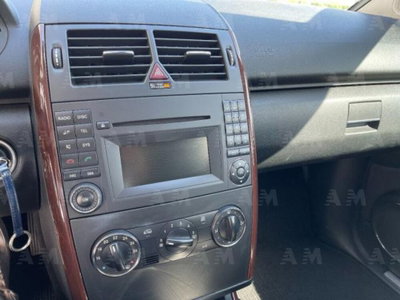 Mercedes-Benz Classe A 180 CDI BlueEFFICIENCY Automatic Premium (13)