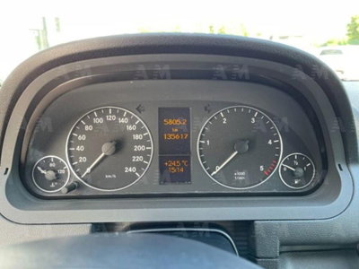 Mercedes-Benz Classe A 180 CDI BlueEFFICIENCY Automatic Premium (9)