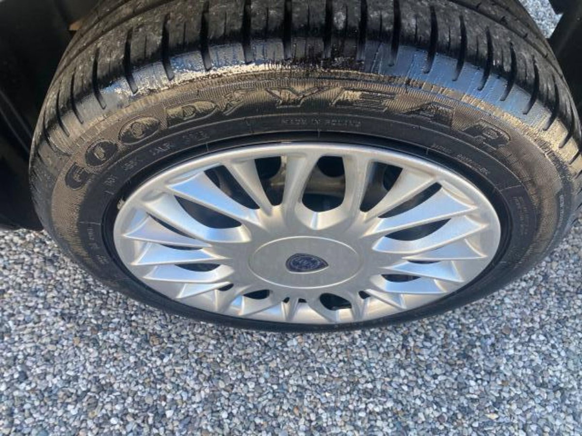 Lancia Ypsilon 1.2 69 CV 5 porte Platinum (10)