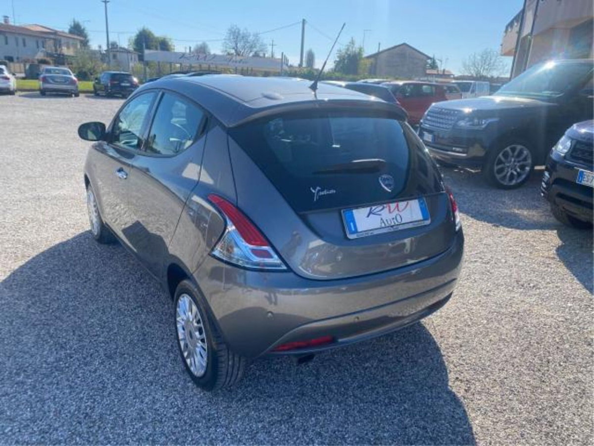 Lancia Ypsilon 1.2 69 CV 5 porte Platinum (3)