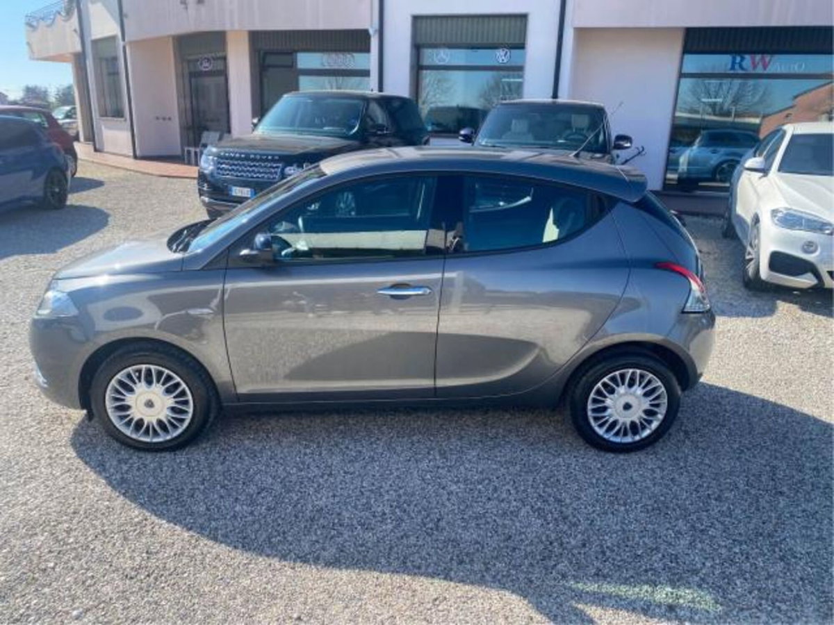Lancia Ypsilon 1.2 69 CV 5 porte Platinum (6)