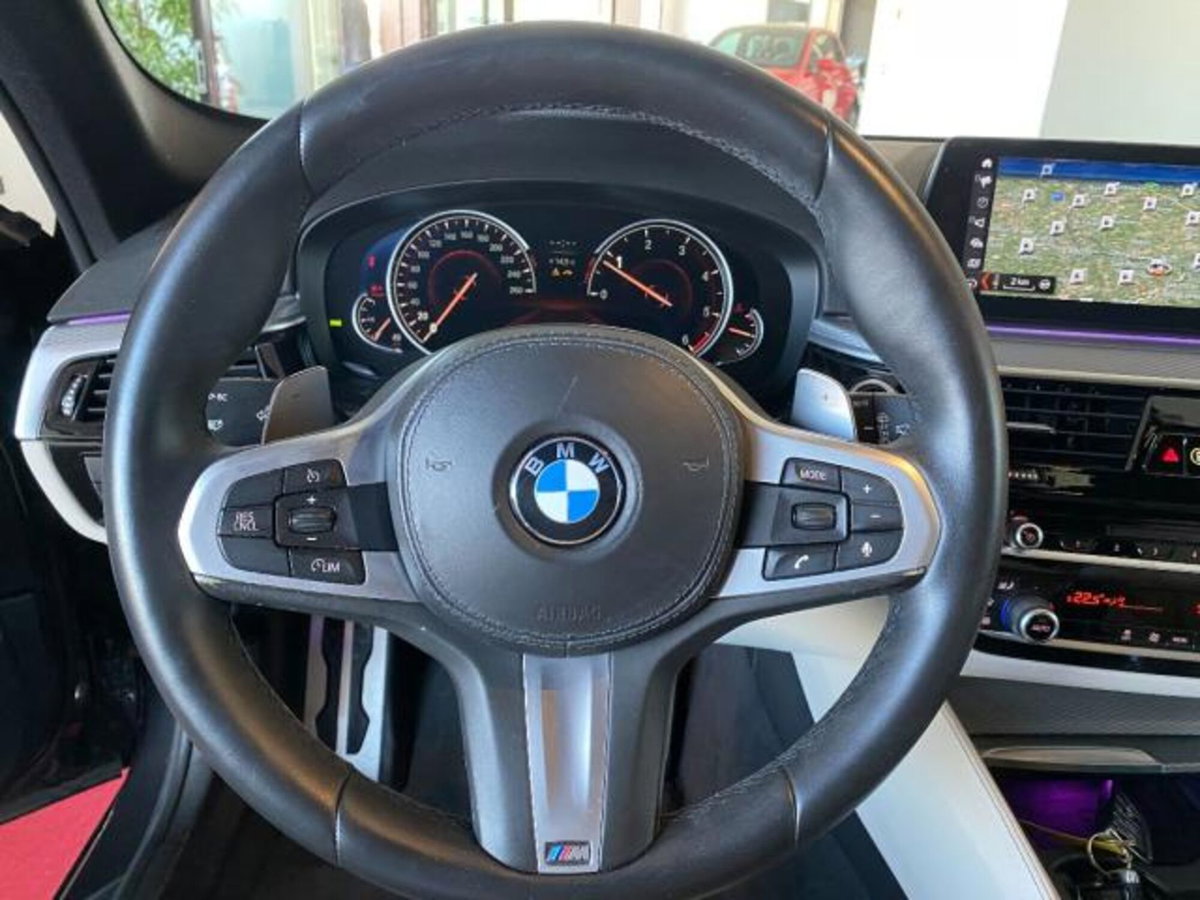 BMW Serie 5 Touring 520d  Msport (15)