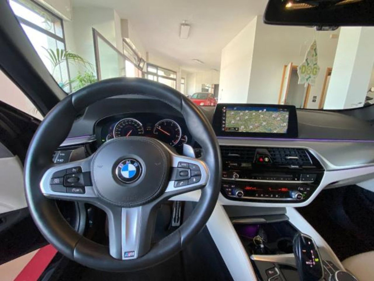 BMW Serie 5 Touring 520d  Msport (16)