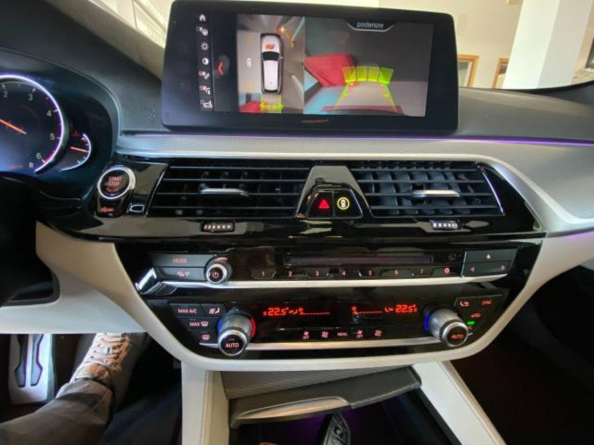 BMW Serie 5 Touring 520d  Msport (18)