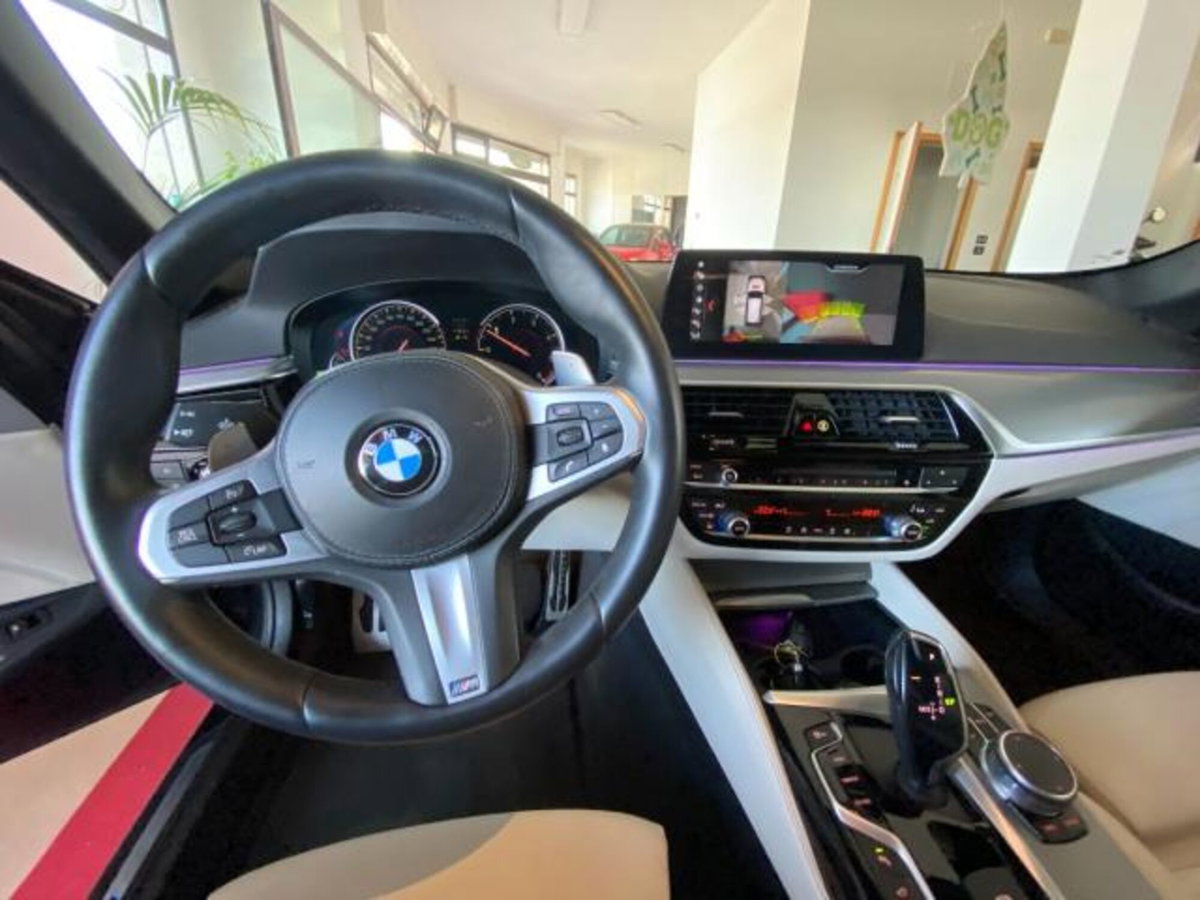 BMW Serie 5 Touring 520d  Msport (19)