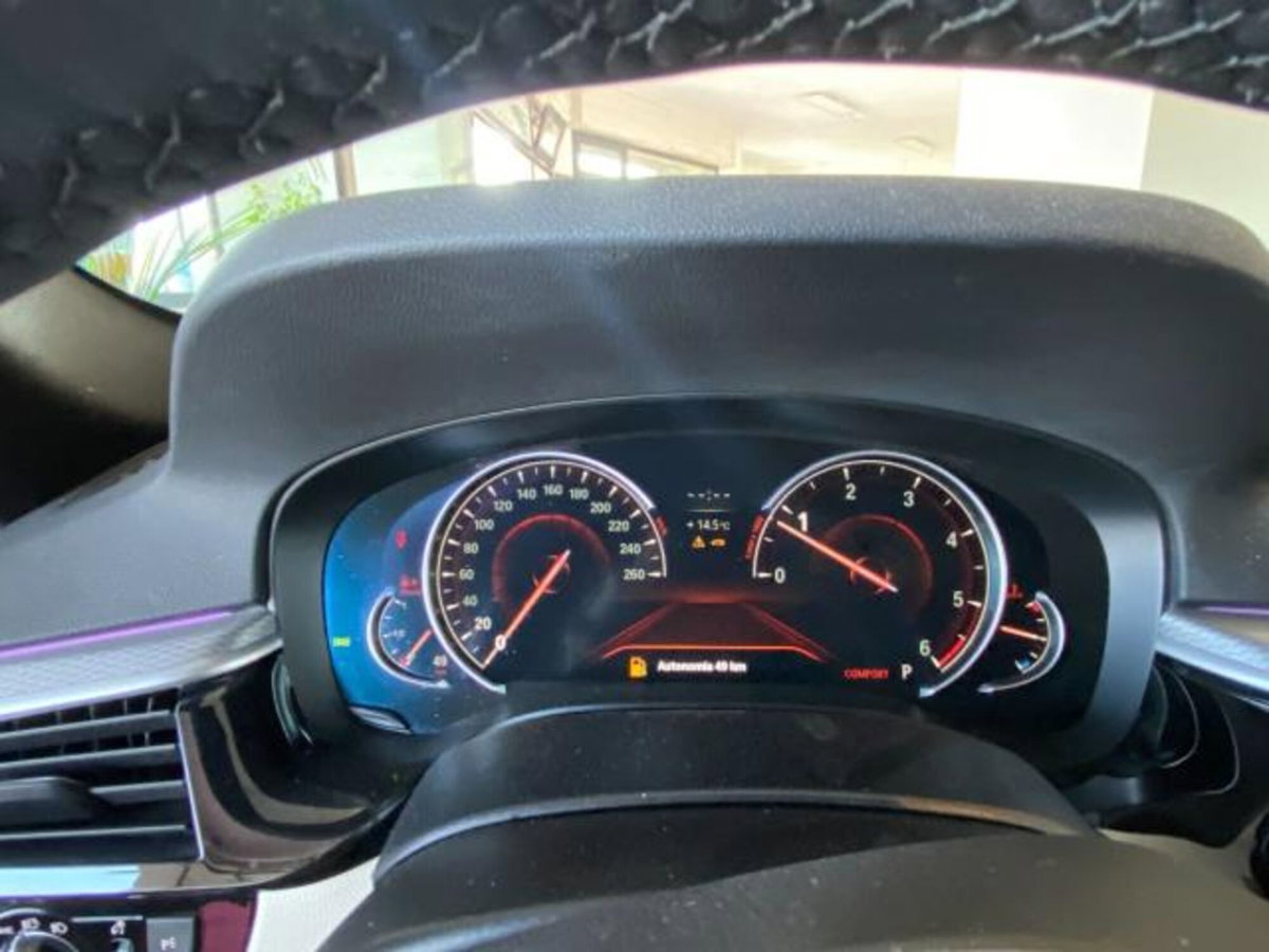 BMW Serie 5 Touring 520d  Msport (20)