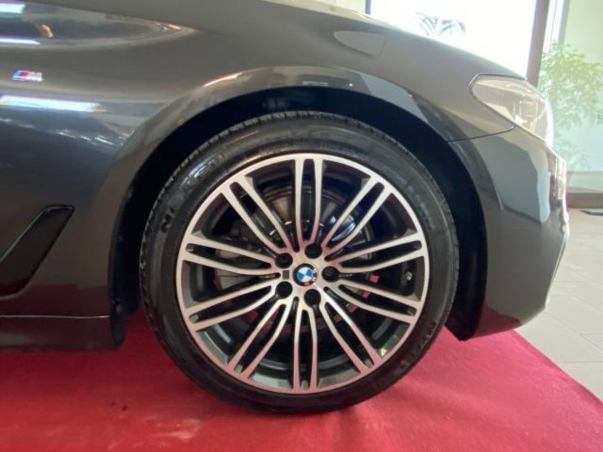BMW Serie 5 Touring 520d  Msport (9)