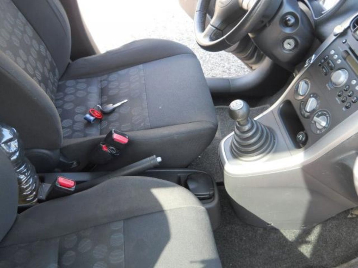 Suzuki Splash 1.3 DDiS GLS (19)