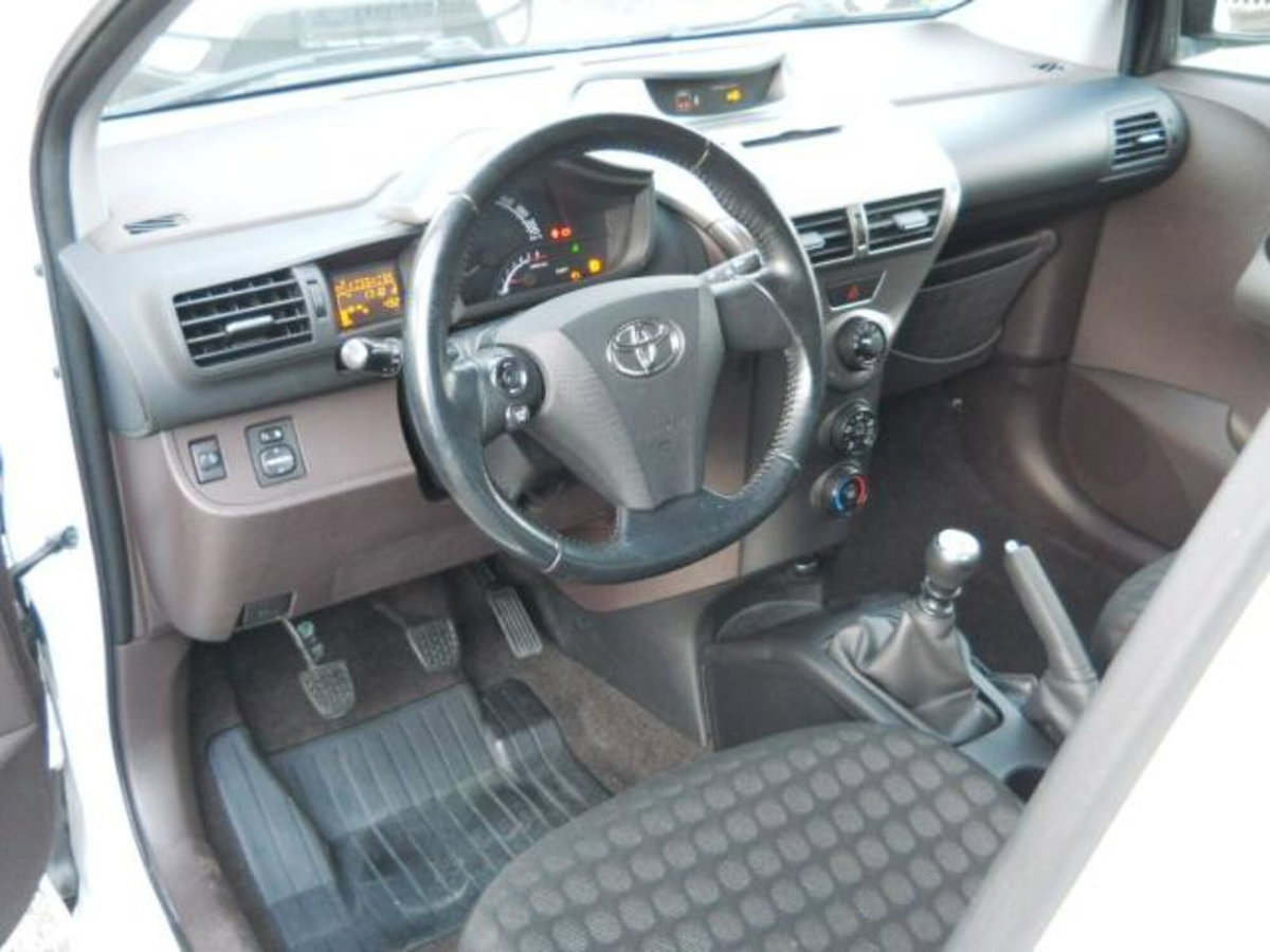 Toyota iQ 1.3 Executive (13)