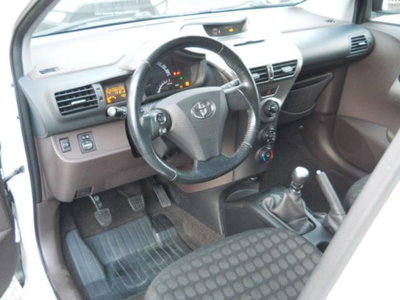 Toyota iQ 1.3 Executive (13)