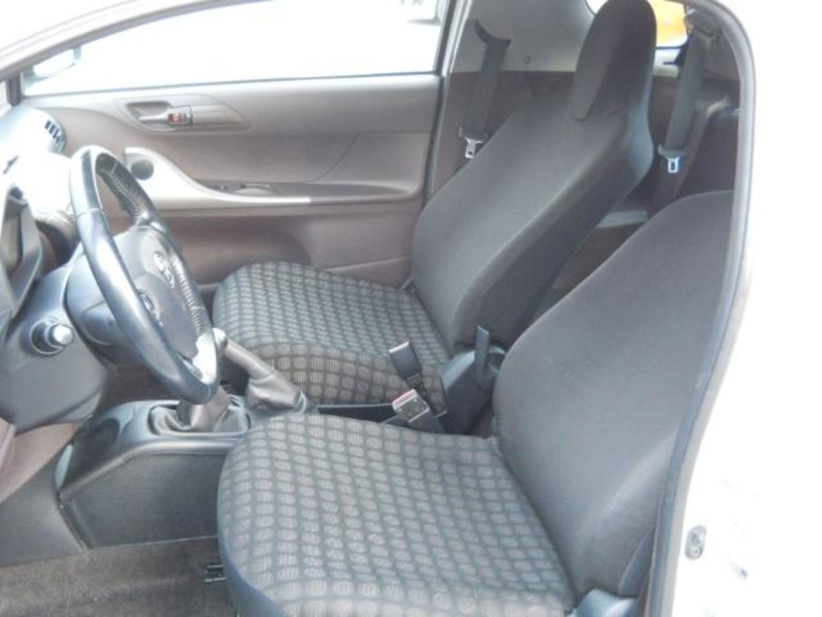 Toyota iQ 1.3 Executive (14)
