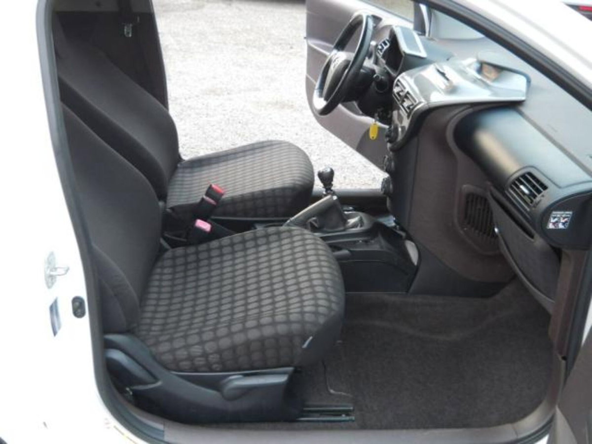 Toyota iQ 1.3 Executive (15)
