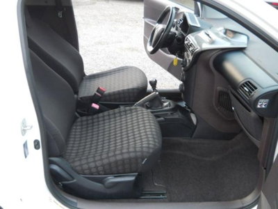 Toyota iQ 1.3 Executive (15)