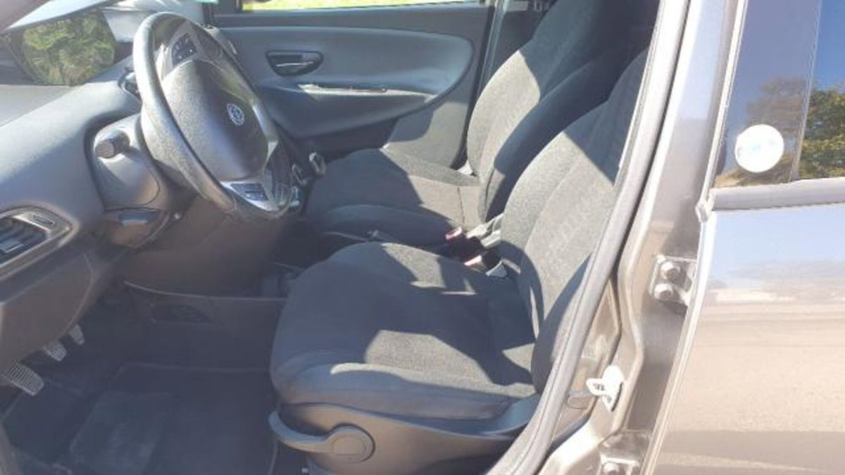 Lancia Ypsilon 0.9 TwinAir 85 CV 5 porte Metano Ecochic Gold (10)