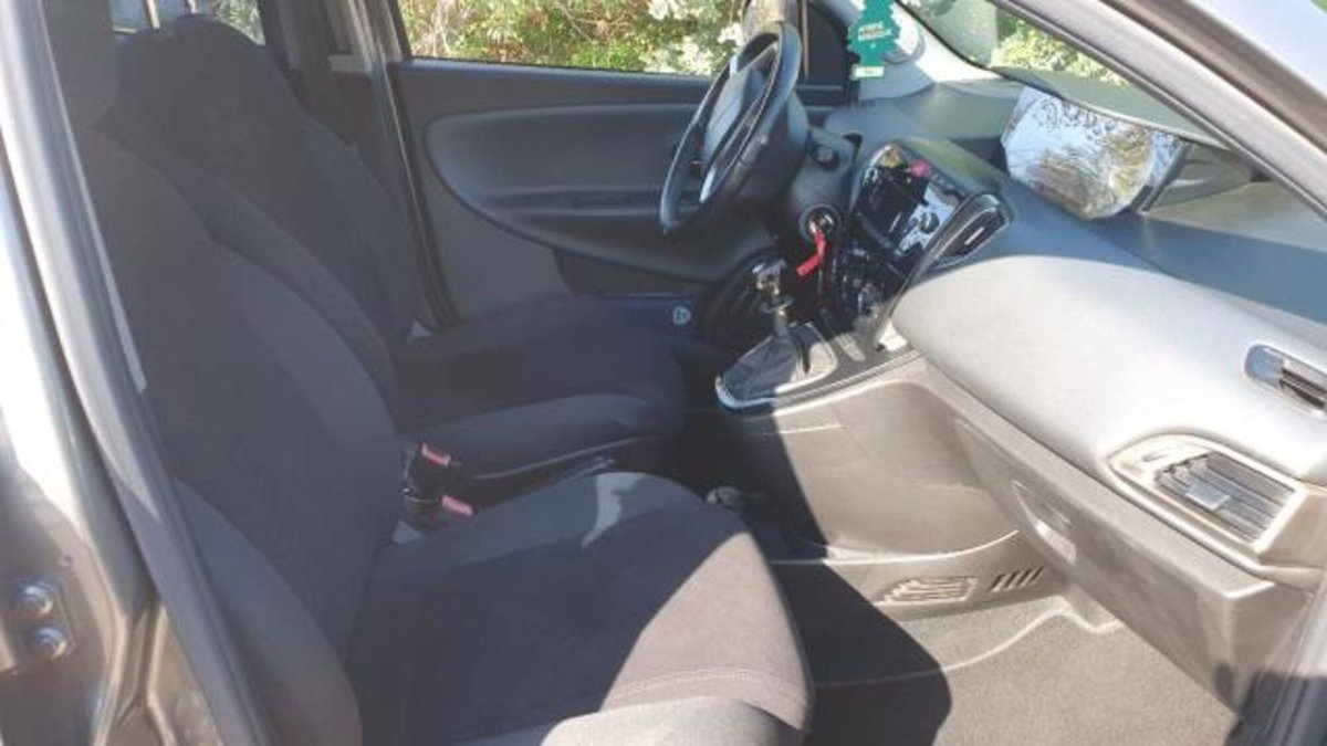 Lancia Ypsilon 0.9 TwinAir 85 CV 5 porte Metano Ecochic Gold (11)
