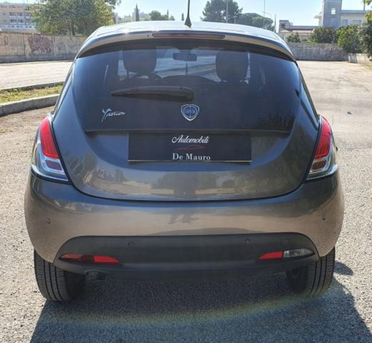 Lancia Ypsilon 0.9 TwinAir 85 CV 5 porte Metano Ecochic Gold (4)