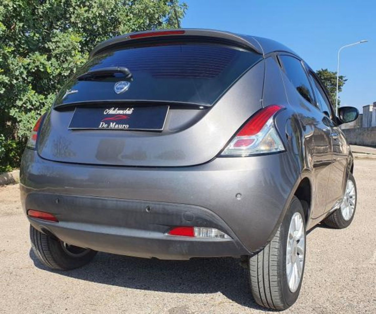 Lancia Ypsilon 0.9 TwinAir 85 CV 5 porte Metano Ecochic Gold (8)