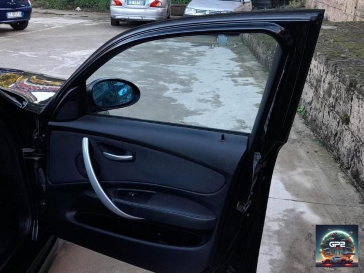 BMW Serie 1 120d cat 5 porte Futura DPF (12)
