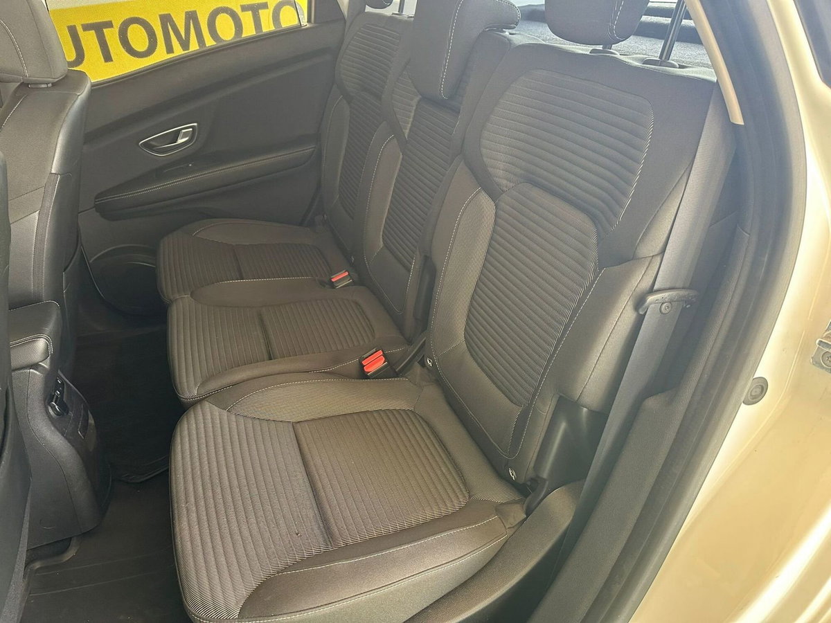 Renault Scénic 1.7 blue dci Business 120cv (15)